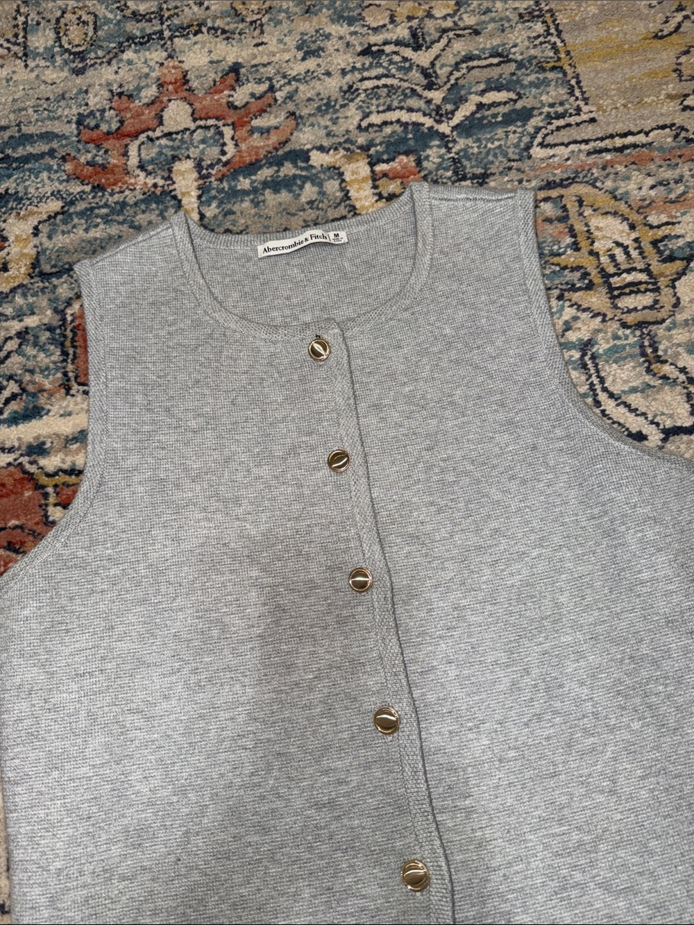 Abercrombie & Fitch Sleeveless Button-Front Knit Top in Light Gray - Picture 3 of 5